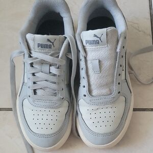 Puma Girls Light Gray Sneakers